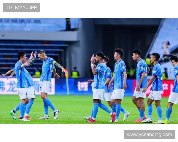 上海申花新赛季全面备战目标冲击双冠展现球队实力与精神风貌